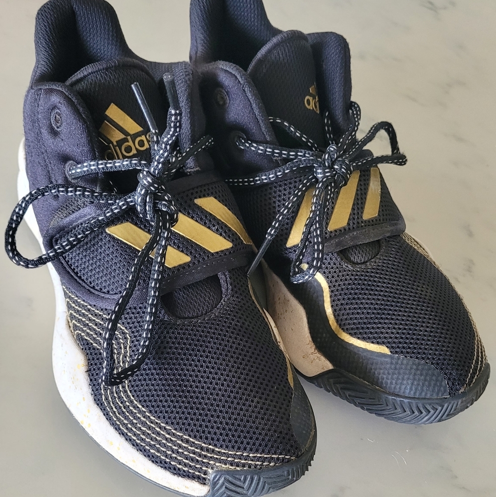 Adidas Baskebtall Shoes